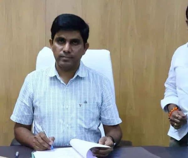 పెద్దపల్లి అదనపు కలెక్టర్గా కొప్పుల వెంకట్రెడ్డి బాధ్యతలు! - Udayam Digital