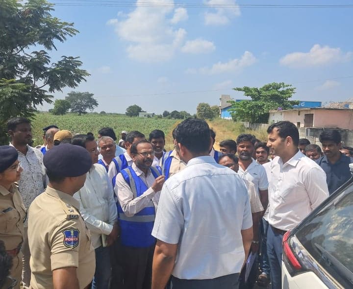 సుల్తాన్పూర్లో పత్తి రైతులతో TGSPDCL సీఎండీ ముఖాముఖి - gallery image 3
