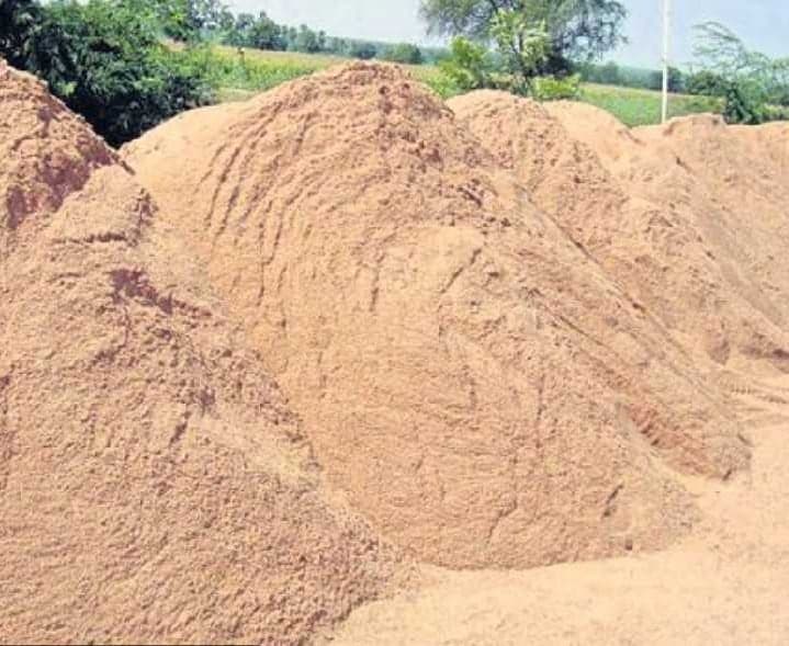 సోమందేపల్లిలో ఇసుక ధరలు భగ్గు - Udayam