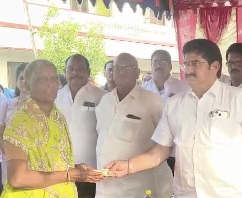 అనపర్తిలో 9,825 మందికి పింఛన్లు - Udayam