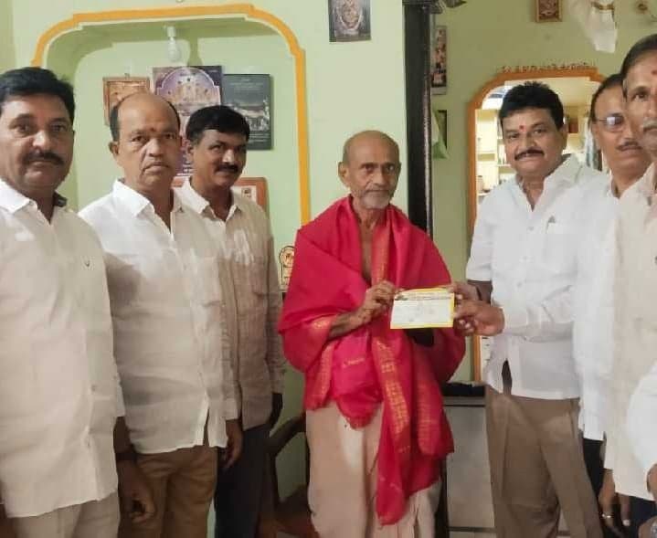 ఆలయ నిర్మాణానికి రూ.50 వేల విరాళం - Udayam