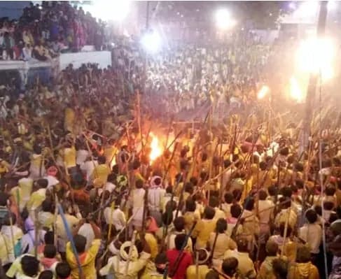 దేవరగట్టులో నేడు కర్రల సమరం! - Udayam