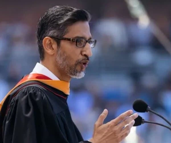 సుందర్ పిచాయ్ ప్రసంగం సమయంలో విద్యార్థుల నిరసన - Udayam Digital