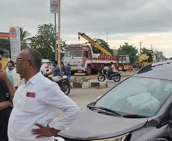 ఉరవకొండలో ప్రమాదం.. తప్పిన ముప్పు - Udayam