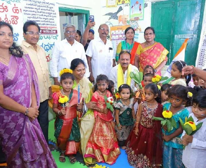 ఈపురుపాలెంలో అంగన్వాడీని పరిశీలించిన ఎమ్మెల్యే - Udayam