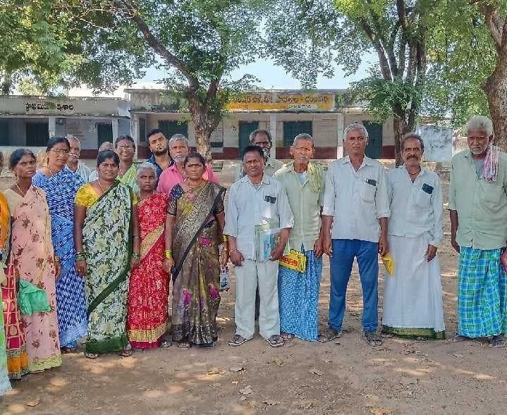 పంచరాయి భూములు పేదలకే కేటాయించాలని వినతి - Udayam