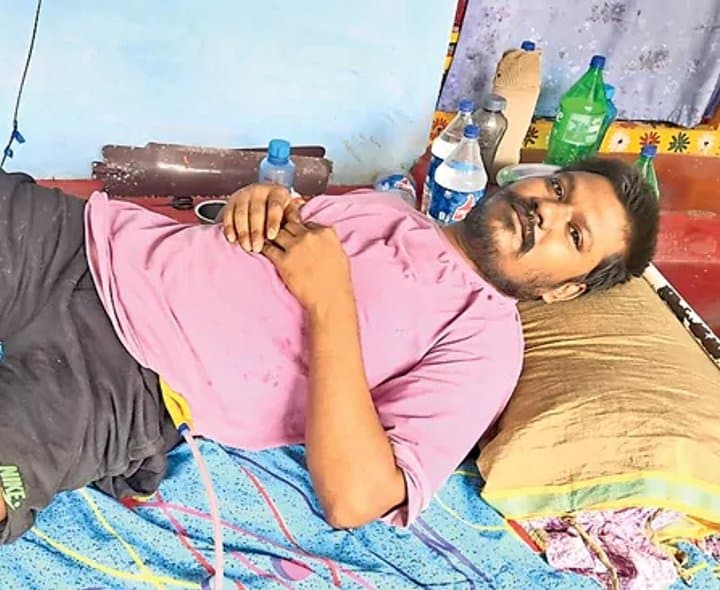 కుమారుడికి ఆసరాగా మారిన తల్లి