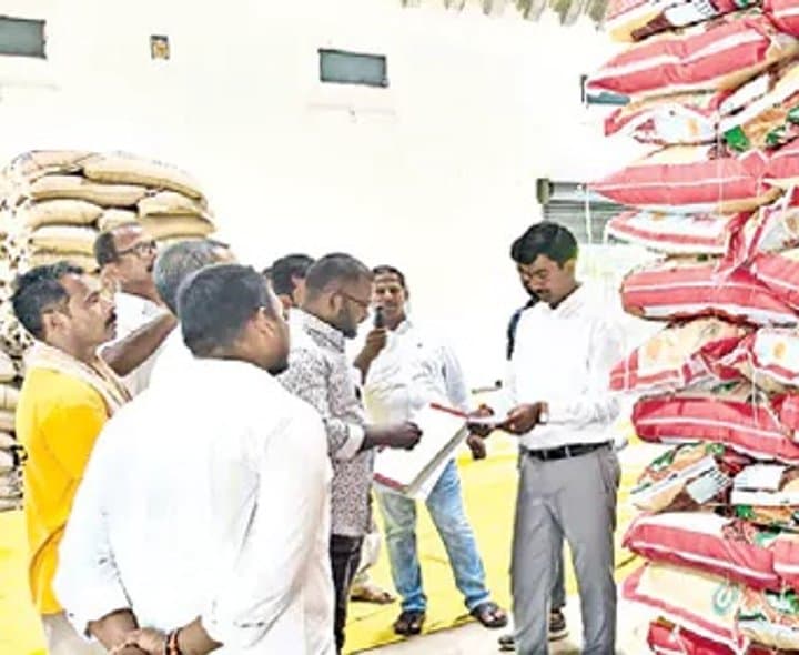 పౌర సరఫరాల లోపాలపై మెమోలకు ఆదేశం