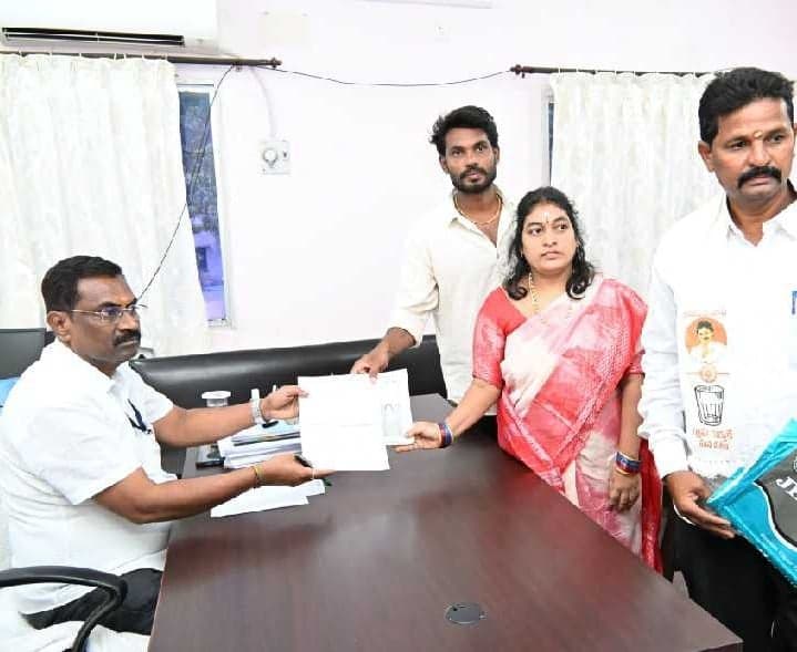 పొందూరు జనసేన ZPTC అభ్యర్థిగా రోహిణి - Udayam