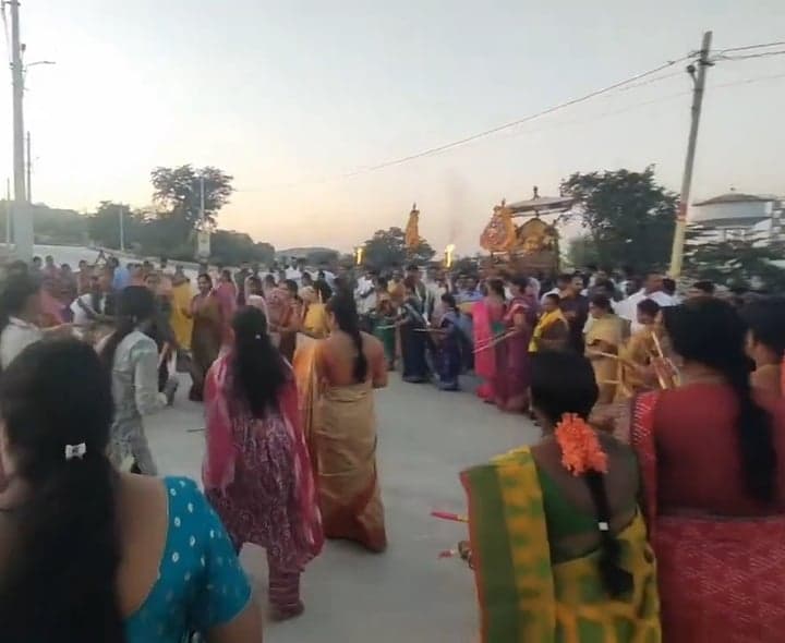కీసర గుట్టలో గిరి ప్రదక్షిణ ప్రారంభం - Udayam