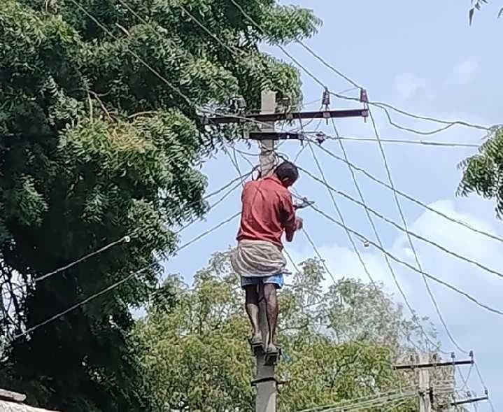 ఆర్డీటీ కాలనీలో లైట్ల సమస్యకు పరిష్కారం - Udayam