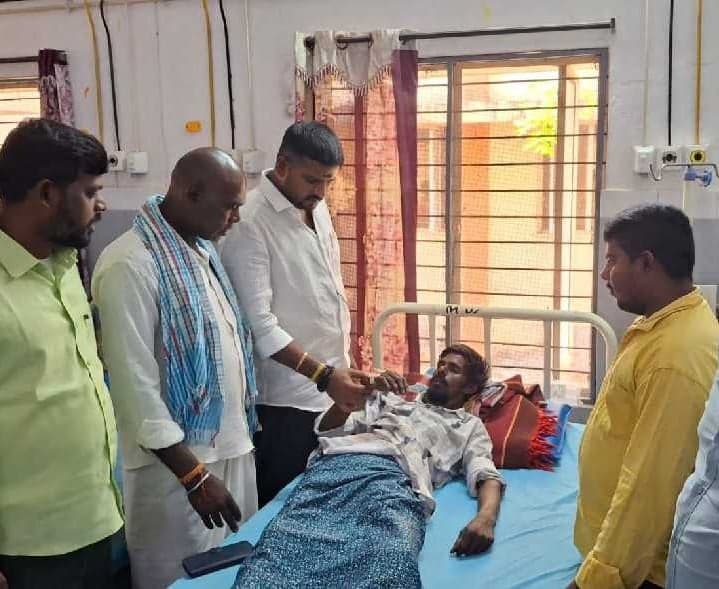 గొట్లూరులో VRAకు పాముకాటు - Udayam