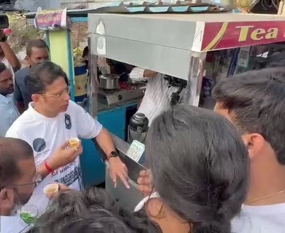 టీ స్టాల్లో సందడి చేసిన ఎమ్మెల్యేలు - Udayam