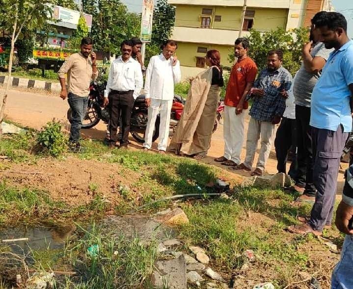 డ్రైనేజీ సమస్య పరిష్కారానికి చర్యలు - Udayam