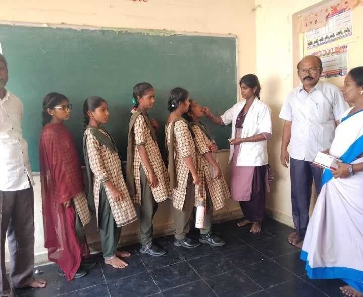 రెడ్డి కొట్టాల ZPHSలో ఆల్బెండజోల్ పంపిణీ - Udayam