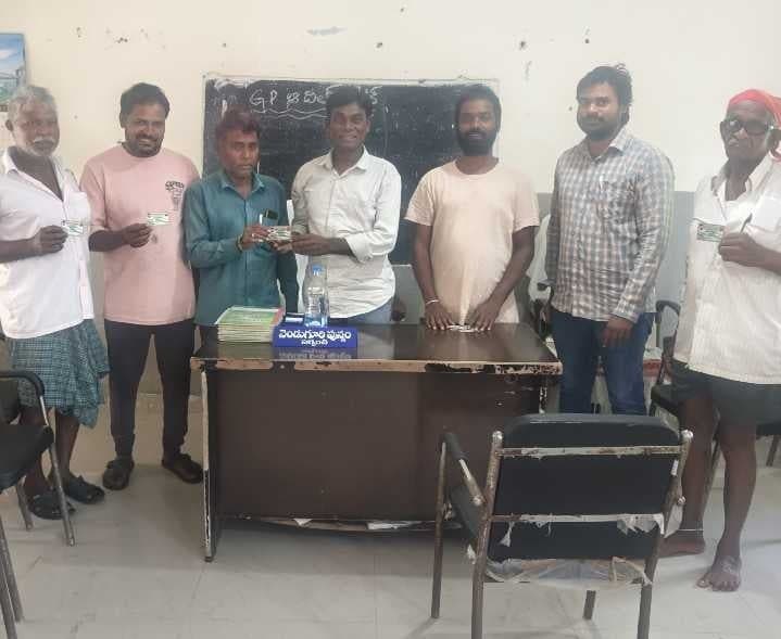 అదిల్పేట్లో స్మార్ట్ రేషన్ కార్డుల పంపిణీ - Udayam