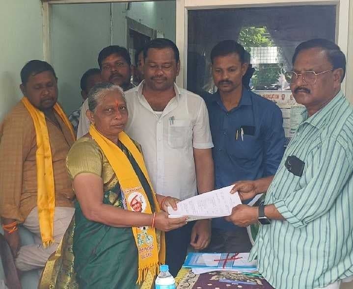 సత్తెనపల్లిలో తొలి నామినేషన్ - Udayam