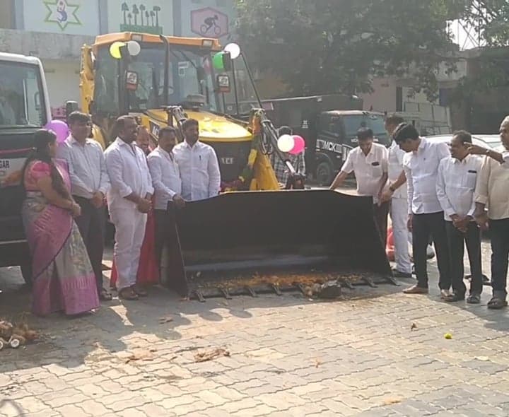 కరీంనగర్లో కొత్త మున్సిపల్ వాహనాలు - Udayam