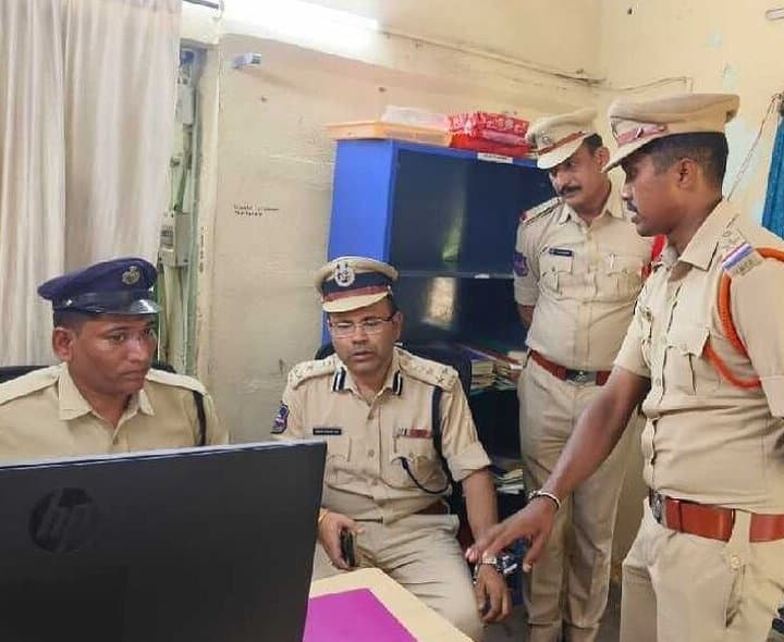 శ్రీరాంపూర్ పోలీస్స్టేషన్లో ఆకస్మిక తనిఖీ - Udayam