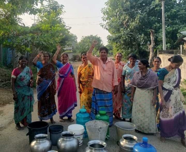 దేశ్య తండాలో తాగునీటి కోసం మహిళల నిరసన - Udayam