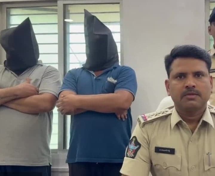బీర్ సీసాలతో దాడి.. ఇద్దరి అరెస్ట్ - Udayam