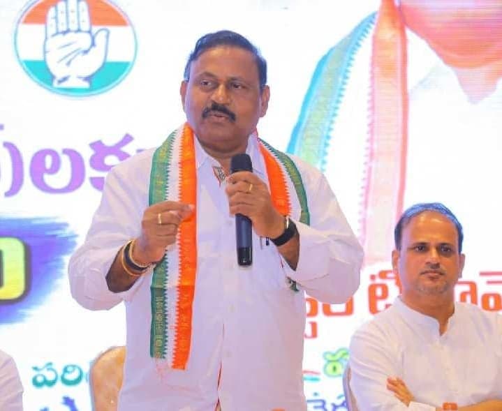పరిగి నియోజకవర్గంలో ఎమ్మెల్యే పర్యటన - Udayam