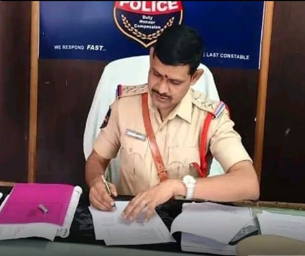 మెదక్ రూరల్ సీఐగా కృష్ణమూర్తి బాధ్యతలు! - Udayam Digital