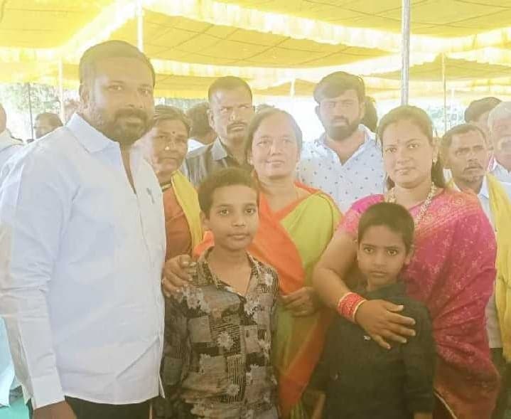 పేరూరు ఎంపీపీ పాఠశాల ఎస్ఎంసీ ఛైర్పర్సన్గా రోజా - Udayam