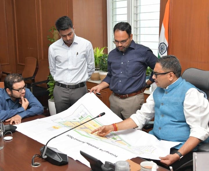 ఢిల్లీలో ఇన్వెస్ట్ తెలంగాణ రోడ్షో ఏర్పాట్లపై సమీక్ష - gallery image 2