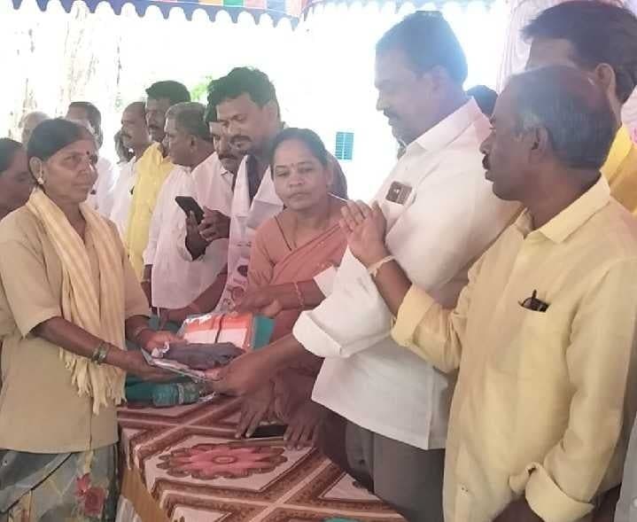 పంచాయతీ కార్మికులకు ఆరోగ్య పరీక్షలు - Udayam