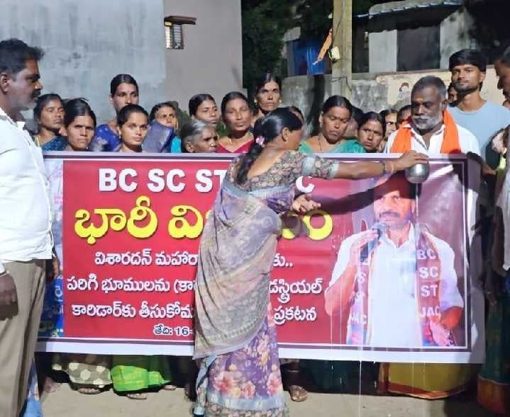 విశారదన్ మహారాజ్కు పాలాభిషేకం - Udayam