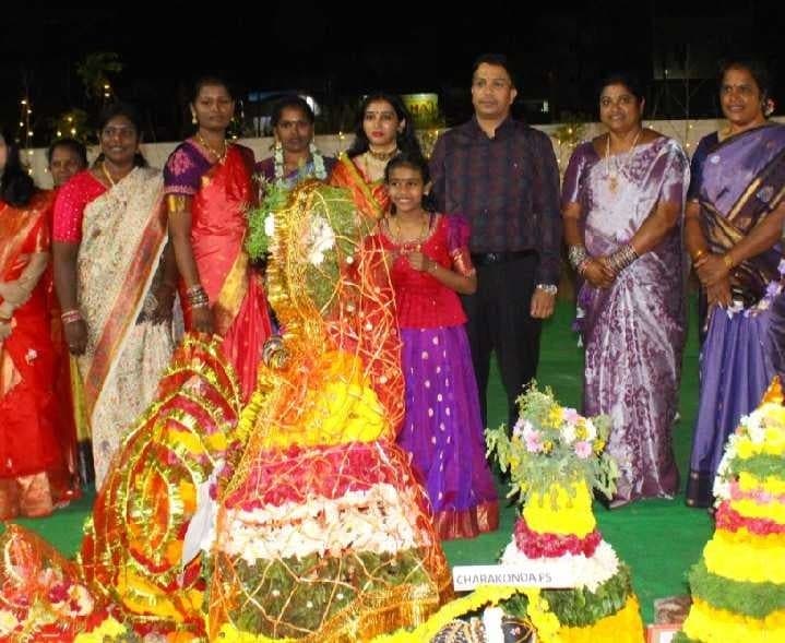 ఎస్పీ కార్యాలయంలో బతుకమ్మ సంబరాలు - Udayam