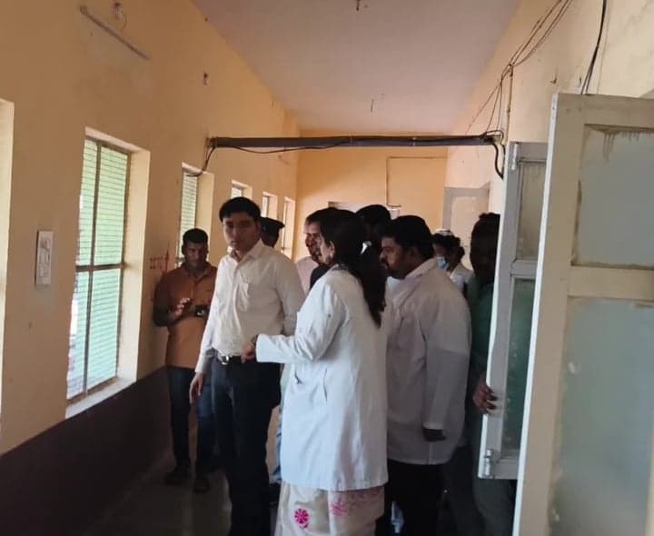ఖానాపూర్ ఆసుపత్రిలో కలెక్టర్ తనిఖీ - Udayam