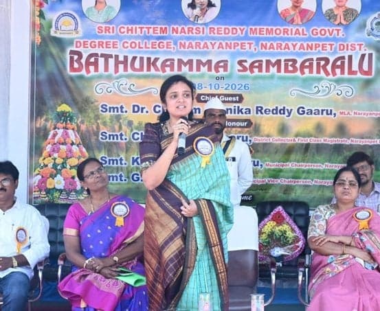 విద్యార్థులు పెద్ద లక్ష్యాలు నిర్దేశించుకోవాలి: కలెక్టర్ - Udayam
