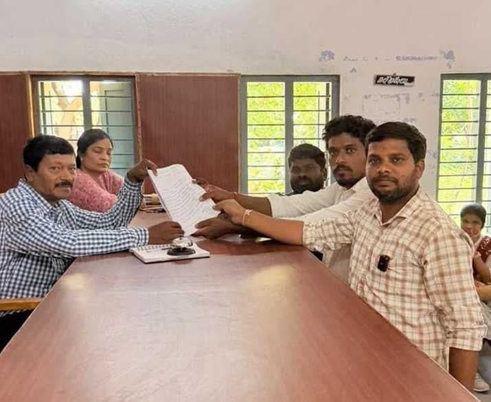 చిట్యాలలో వీధి కుక్కల బెడద - Udayam