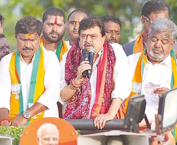 రోడ్ల దుస్థితిపై బీజేపీ పాదయాత్ర - Udayam Digital