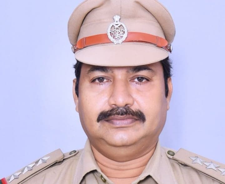రొంపిచర్లలో రెండు మద్యం షాపులకు నోటిఫికేషన్ - Udayam