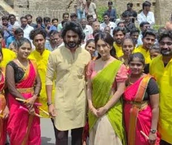 కొండారెడ్డి బురుజు వద్ద హీరోయిన్ క్రేజీ స్టెప్స్
