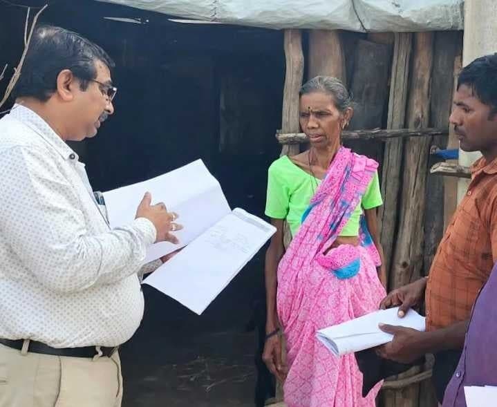 చేయూత పింఛన్ల అర్హతలపై అధికారుల తనిఖీలు - Udayam