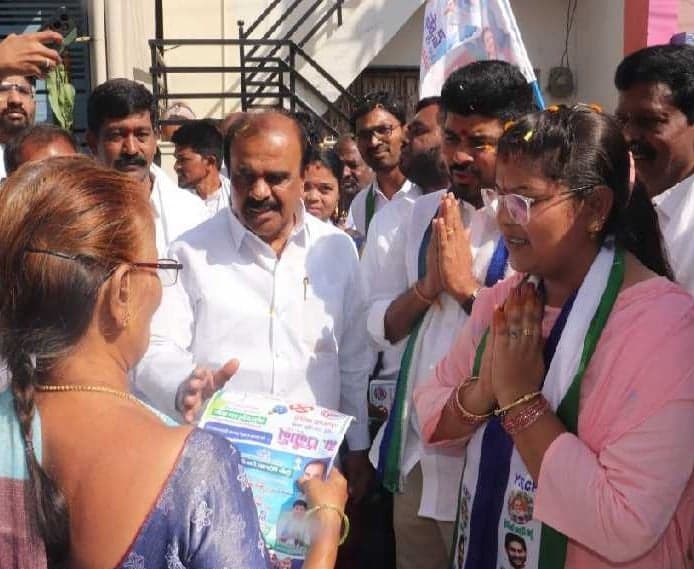 గెలిపిస్తే ప్రజలకు జవాబుదారీగా ఉంటాం - Udayam
