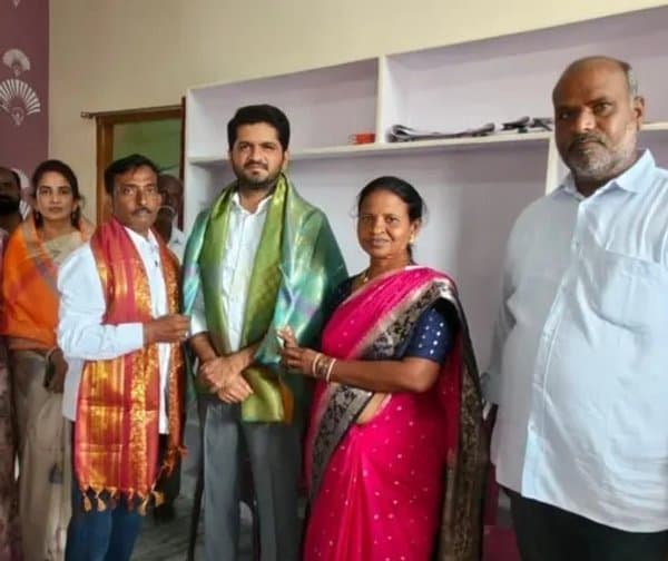 ఇందిరమ్మ ఇంటి ప్రారంభోత్సవంలో వొడితల ప్రణవ్ - Udayam Digital