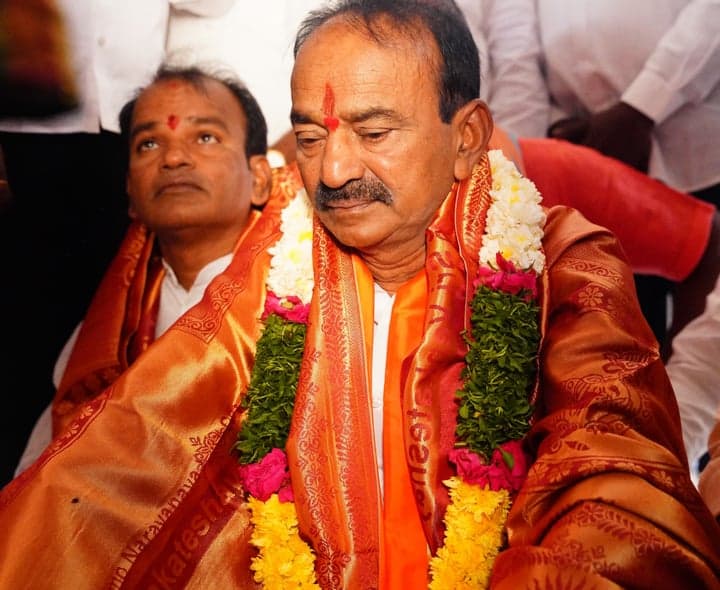 శ్రీ రంగనాథ స్వామి ఆలయంలో ఈటల రాజేందర్ పూజలు - gallery image 3