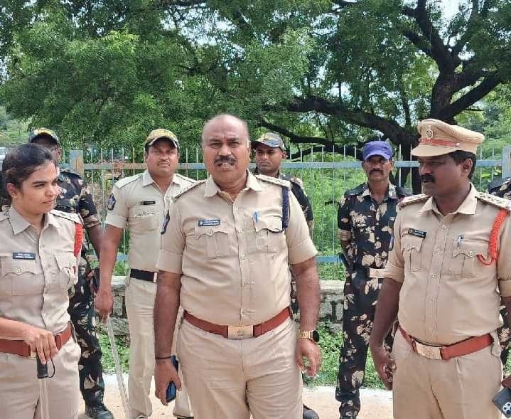 చట్టవ్యతిరేక చర్యలపై డీఎస్పీ హెచ్చరిక - Udayam