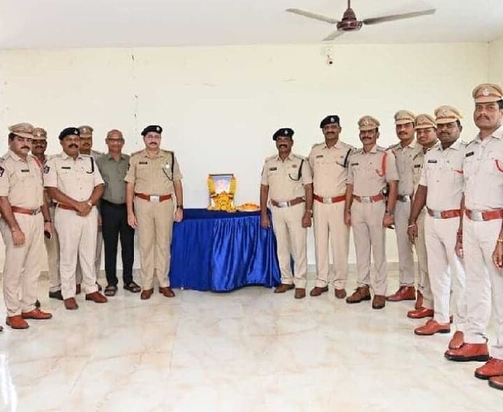 పోలీస్ శాఖ ఆధ్వర్యంలో విశ్వకర్మ వేడుకలు - Udayam