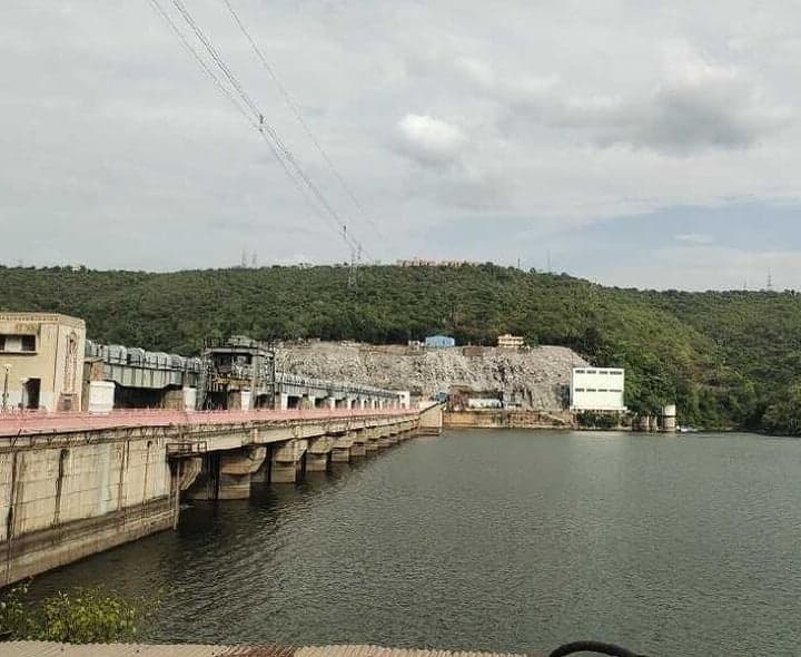 శ్రీశైలం బ్యాక్వాటర్ నుంచి నీటి విడుదల
