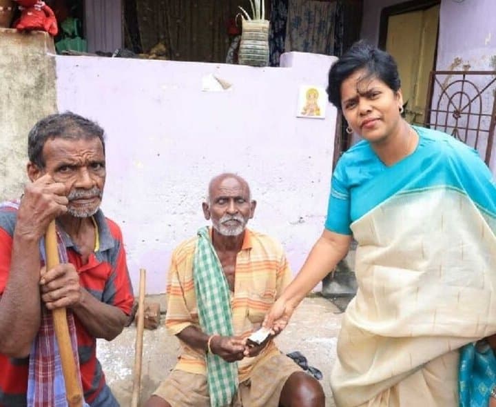 పింఛన్ల పంపిణీలో సబ్బవరం ప్రథమం