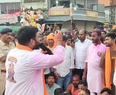 ఆదిలాబాద్లో నిరసన.. కొనసాగింపు - Udayam