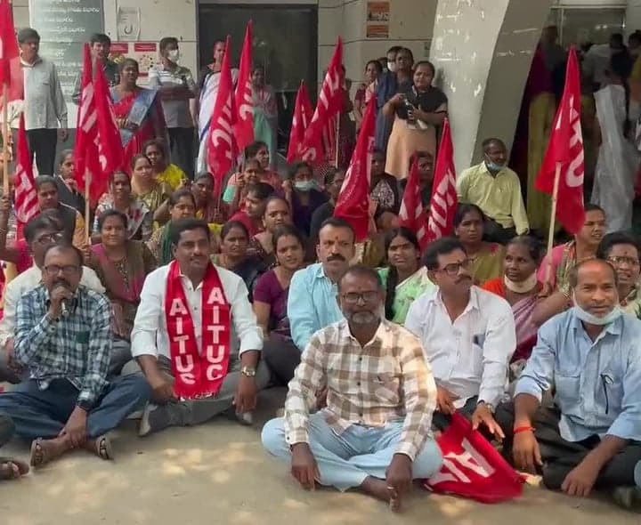 నాచారం ఈఎస్ఐలో కార్మికుల సమ్మె - Udayam
