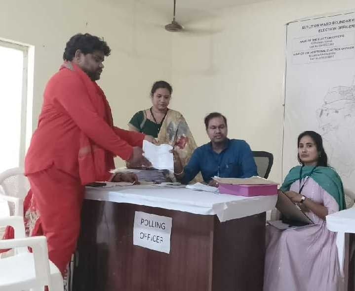సామర్లకోటలో ఛైర్మన్ పదవికి తొలి నామినేషన్ - Udayam