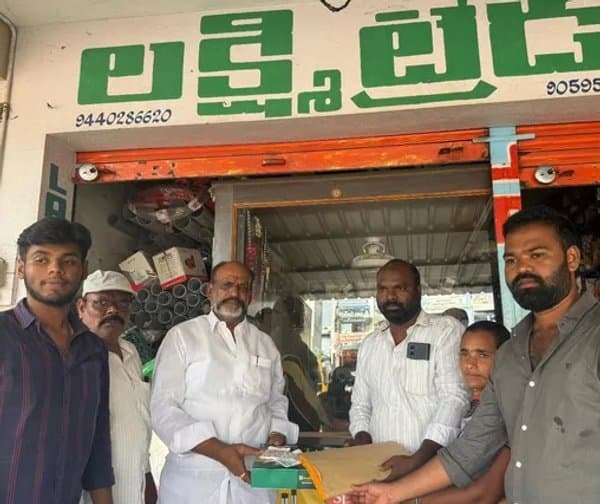 పేద జంటలకు శ్రీనివాసులు వివాహ సాయం - Udayam Digital